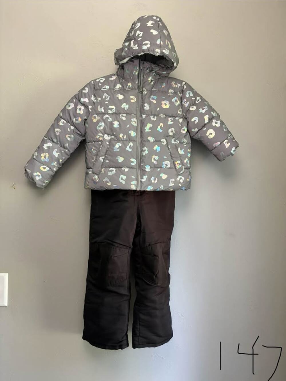 Falls Creek Girls 4/5 Winter Jacket and snow pants. Excellent condition  (0147)